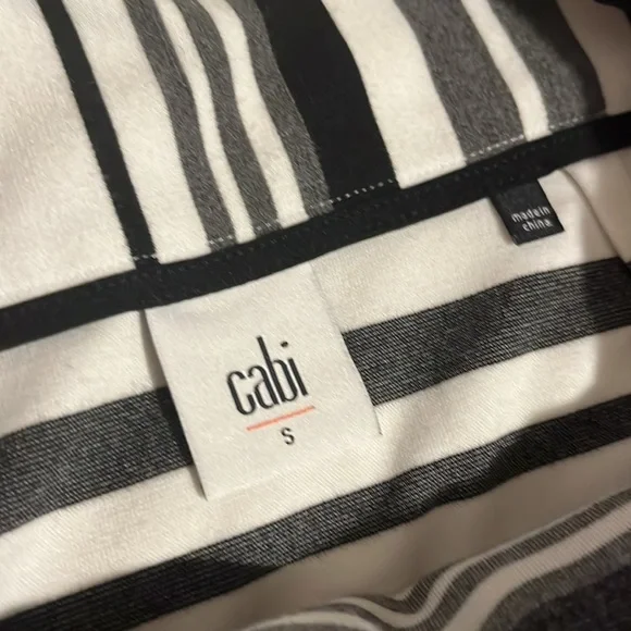 CABI SKIRT SIZE SMALL - Picture 2 of 5